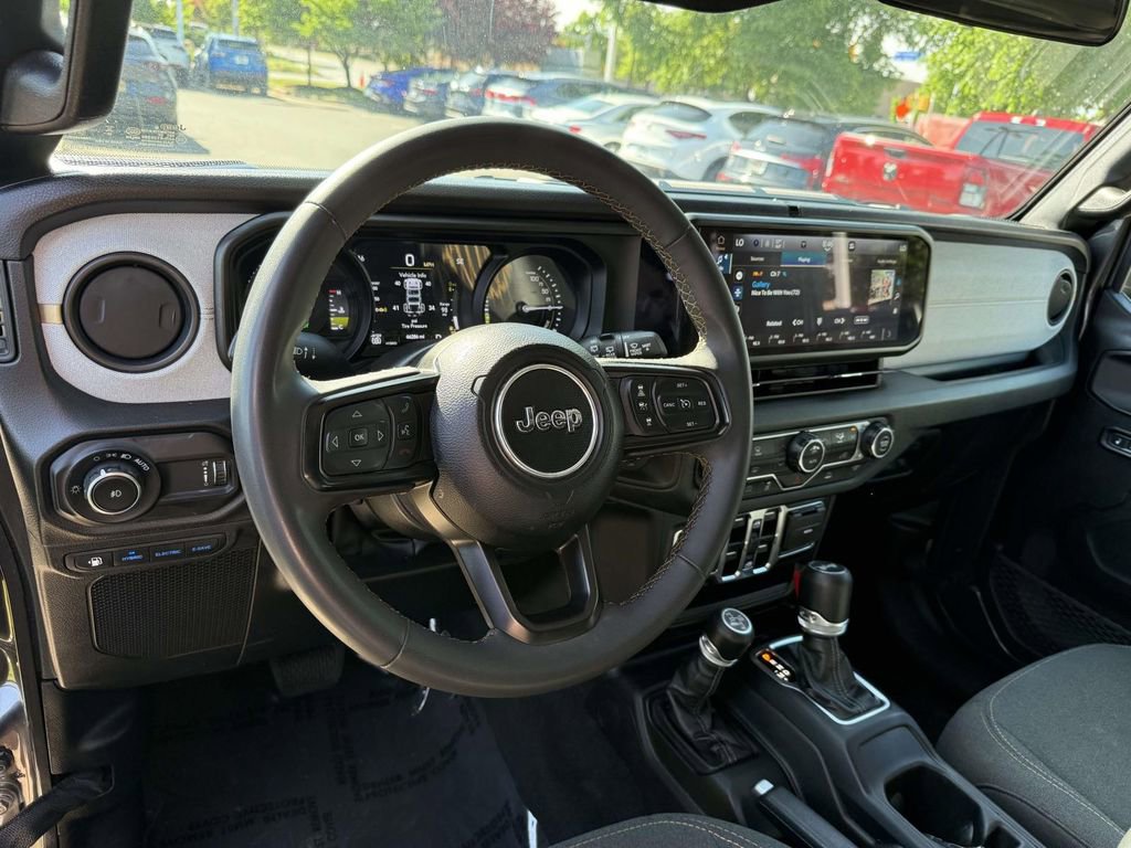 Used 2024 Jeep Wrangler Unlimited AWD/4WD image 3
