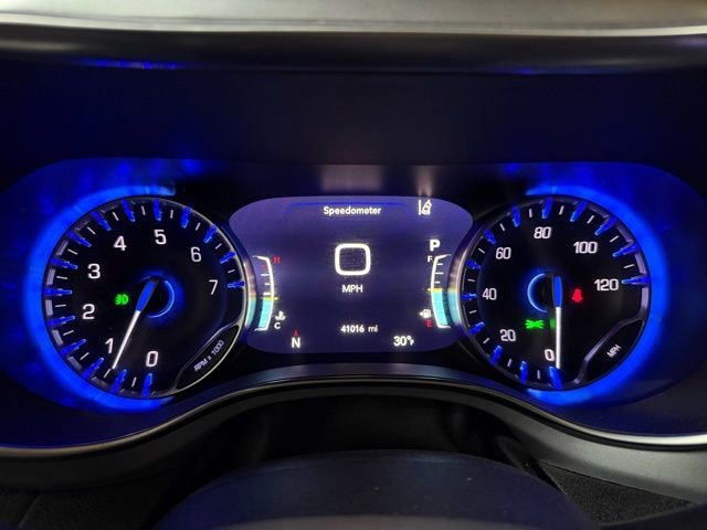 Used 2025 Chrysler Pacifica Limited image 25