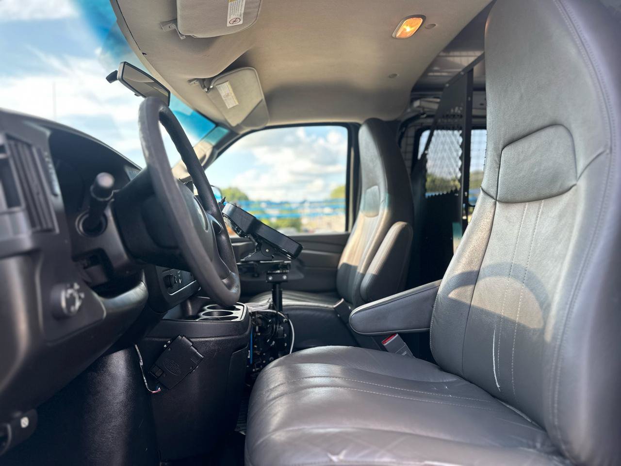 Used 2015 Chevrolet Express 2500 RWD image 9
