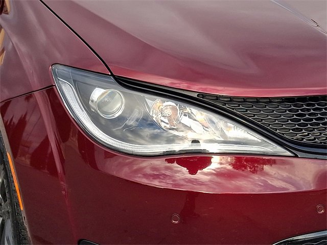 Used 2020 Chrysler Pacifica Touring-L image 9
