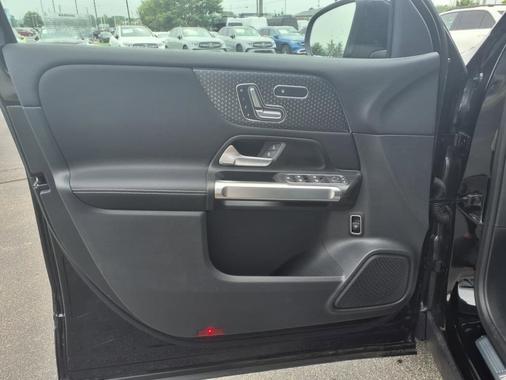 New 2025 Mercedes-Benz GLB 250 4MATIC image 11
