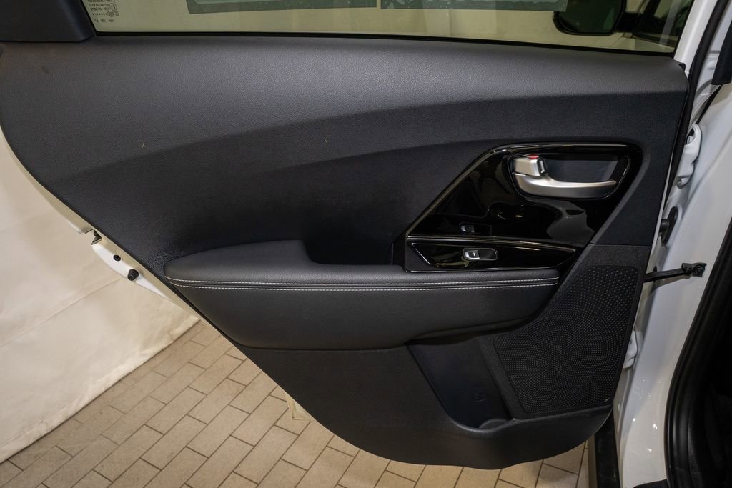 Used 2021 Kia Niro EX w/ Cold Weather Package image 9