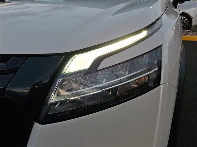 Used 2022 Nissan Pathfinder SL w/ SL Black Package image 14