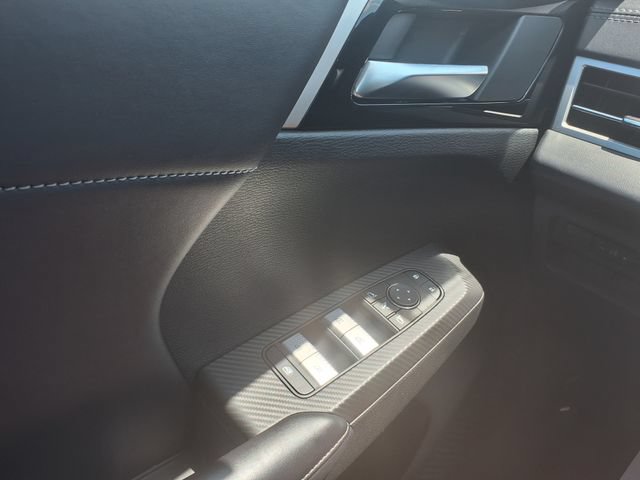 Used 2024 Mitsubishi Outlander SE FWD image 30
