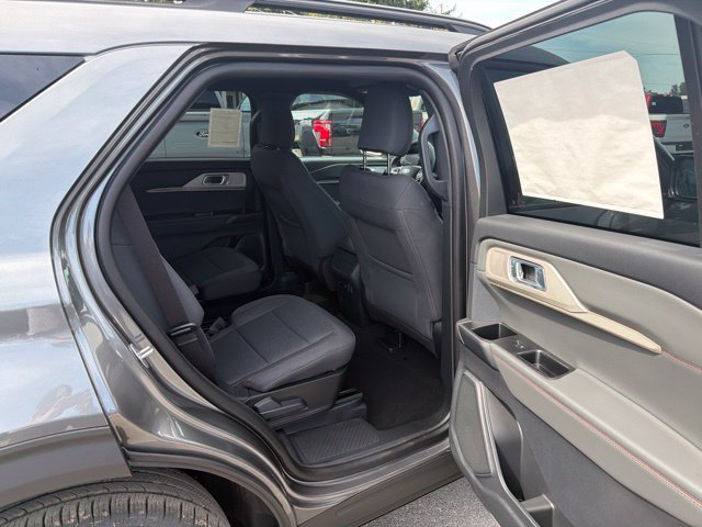 Used 2027 Ford Explorer Active AWD/4WD image 34