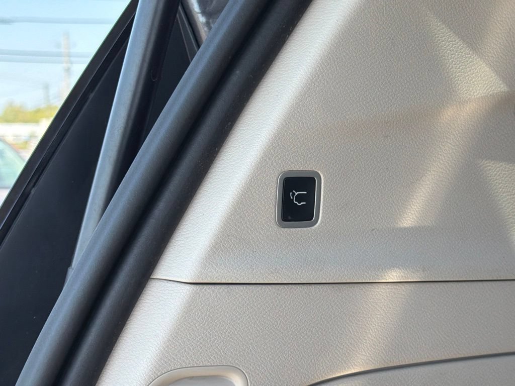 Used 2023 Chrysler Pacifica Touring-L FWD image 23
