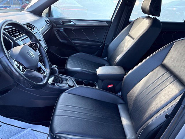 Used 2023 Volkswagen Tiguan SE R-Line AWD/4WD image 9