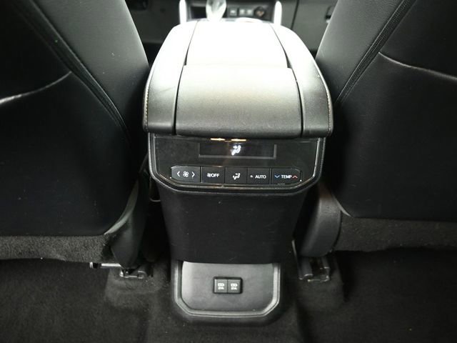 Used 2021 Toyota Highlander XLE AWD/4WD image 23