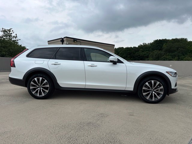 Certified 2025 Volvo V90 B6 Cross Country Plus AWD/4WD image 10