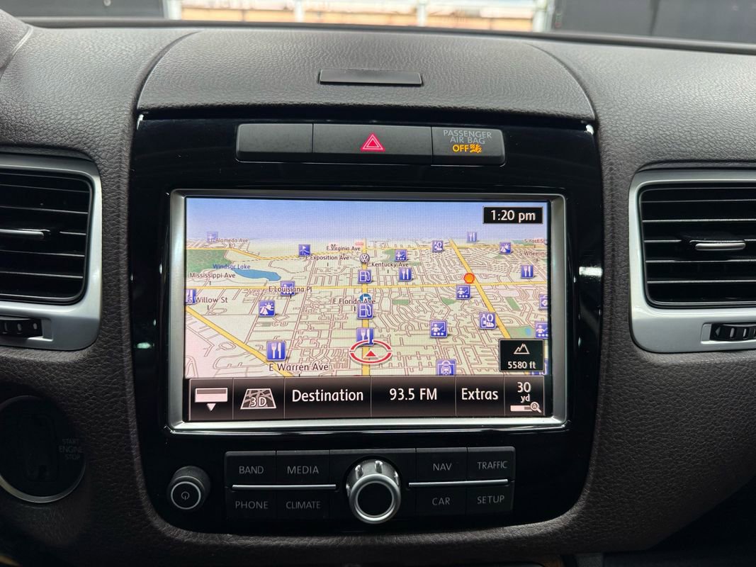 Used 2014 Volkswagen Touareg Sport image 29