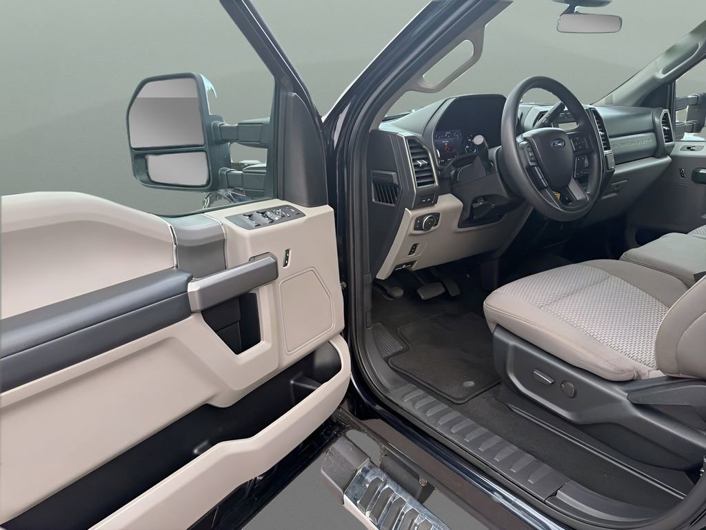 Used 2021 Ford F350 XLT w/ XLT Premium Package image 13