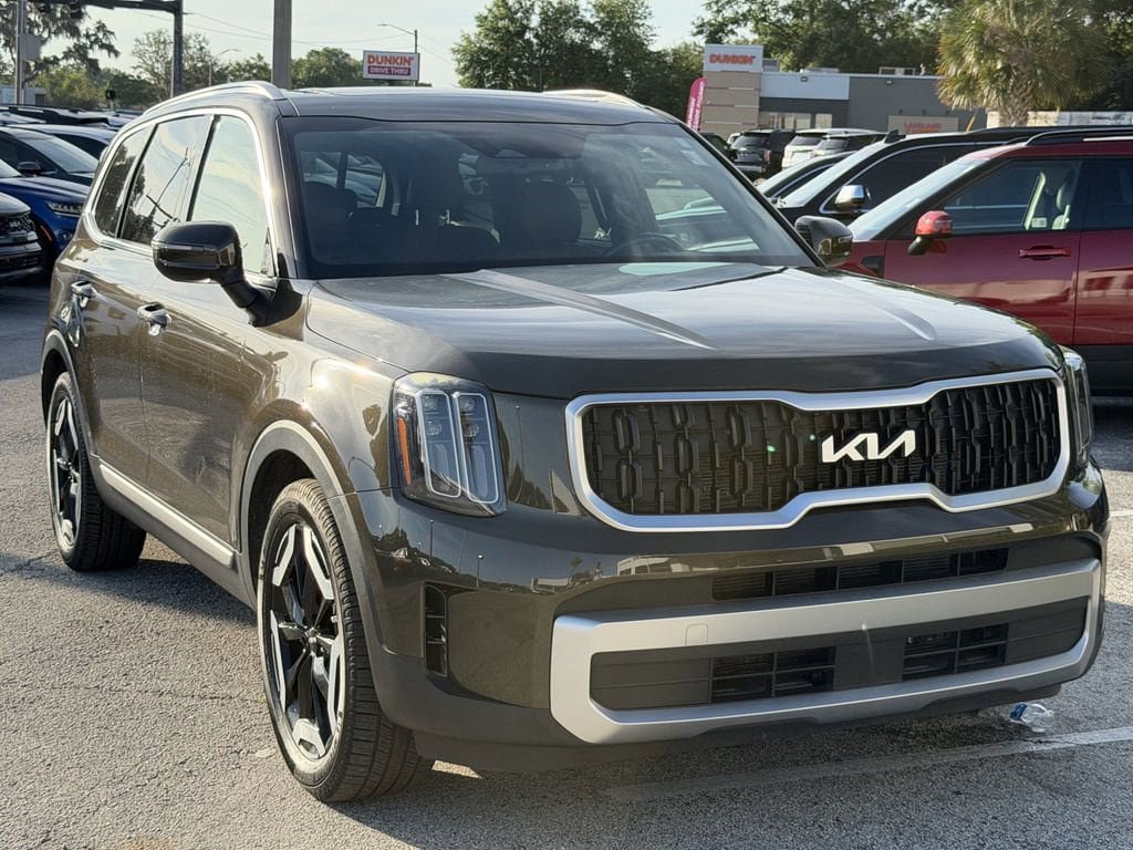 Certified 2023 Kia Telluride EX FWD image 2