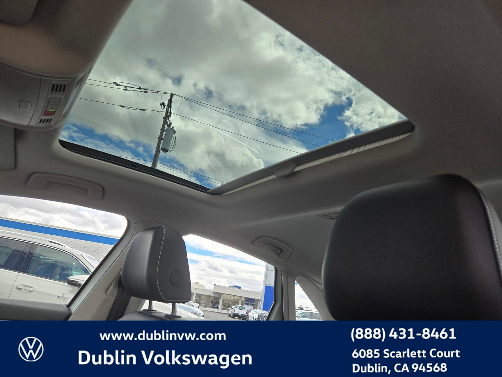 Certified 2023 Volkswagen Jetta SE w/ Panoramic Sunroof Package FWD image 17