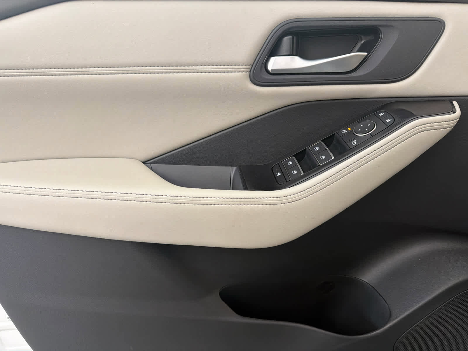 Used 2024 Nissan Rogue SL image 22