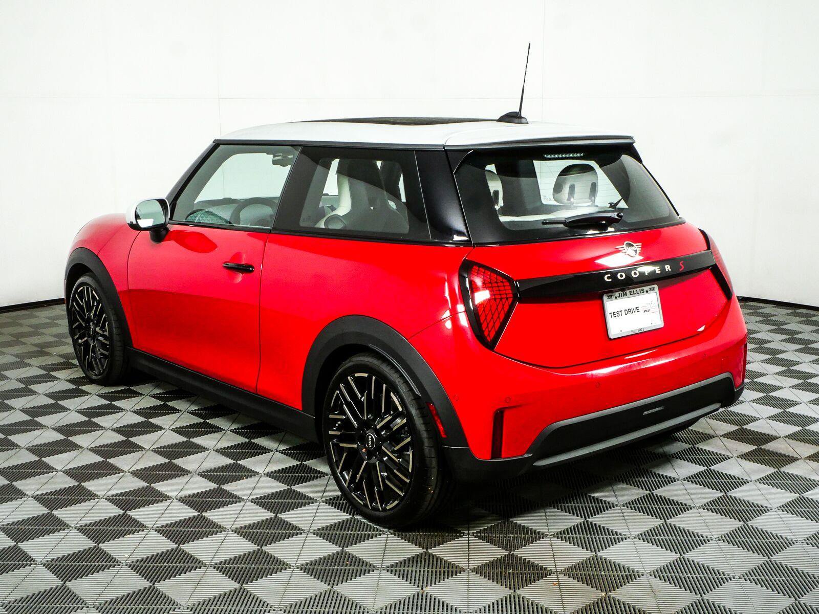 Used 2025 MINI Cooper S FWD image 26