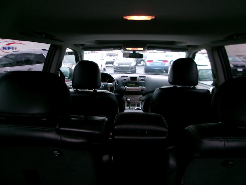 Used 2010 Toyota Highlander SE image 7