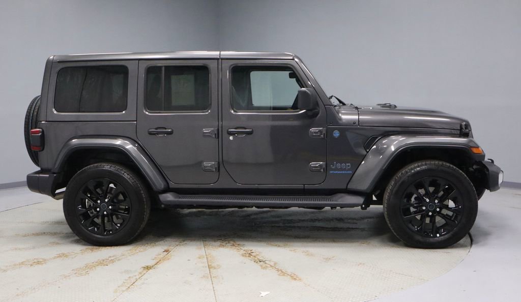 Used 2025 Jeep Wrangler Unlimited Sahara image 11