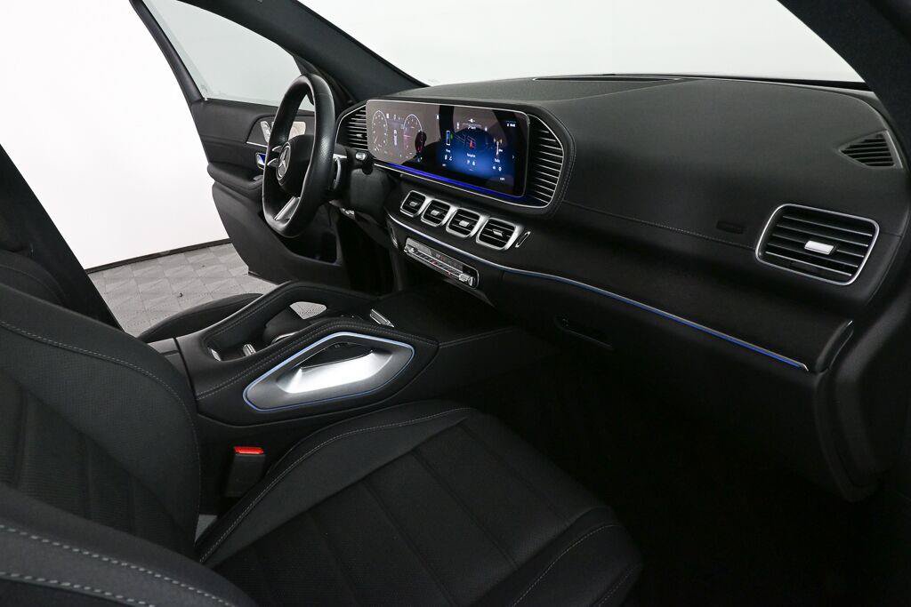 Used 2025 Mercedes-Benz GLS 580 4MATIC image 24