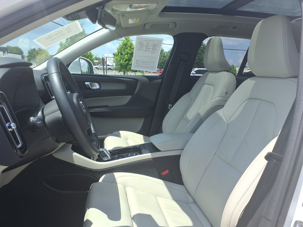 Used 2024 Volvo XC40 B5 Plus AWD/4WD image 15