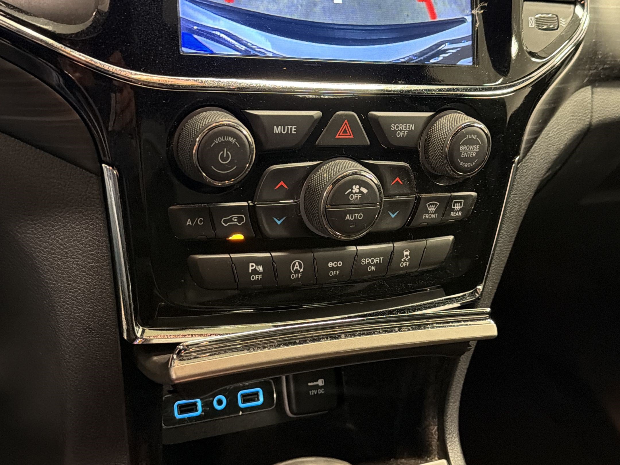 Used 2020 Jeep Grand Cherokee Altitude AWD/4WD image 19