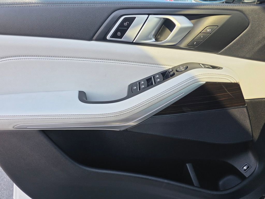 Used 2023 BMW X5 xDrive45e image 24