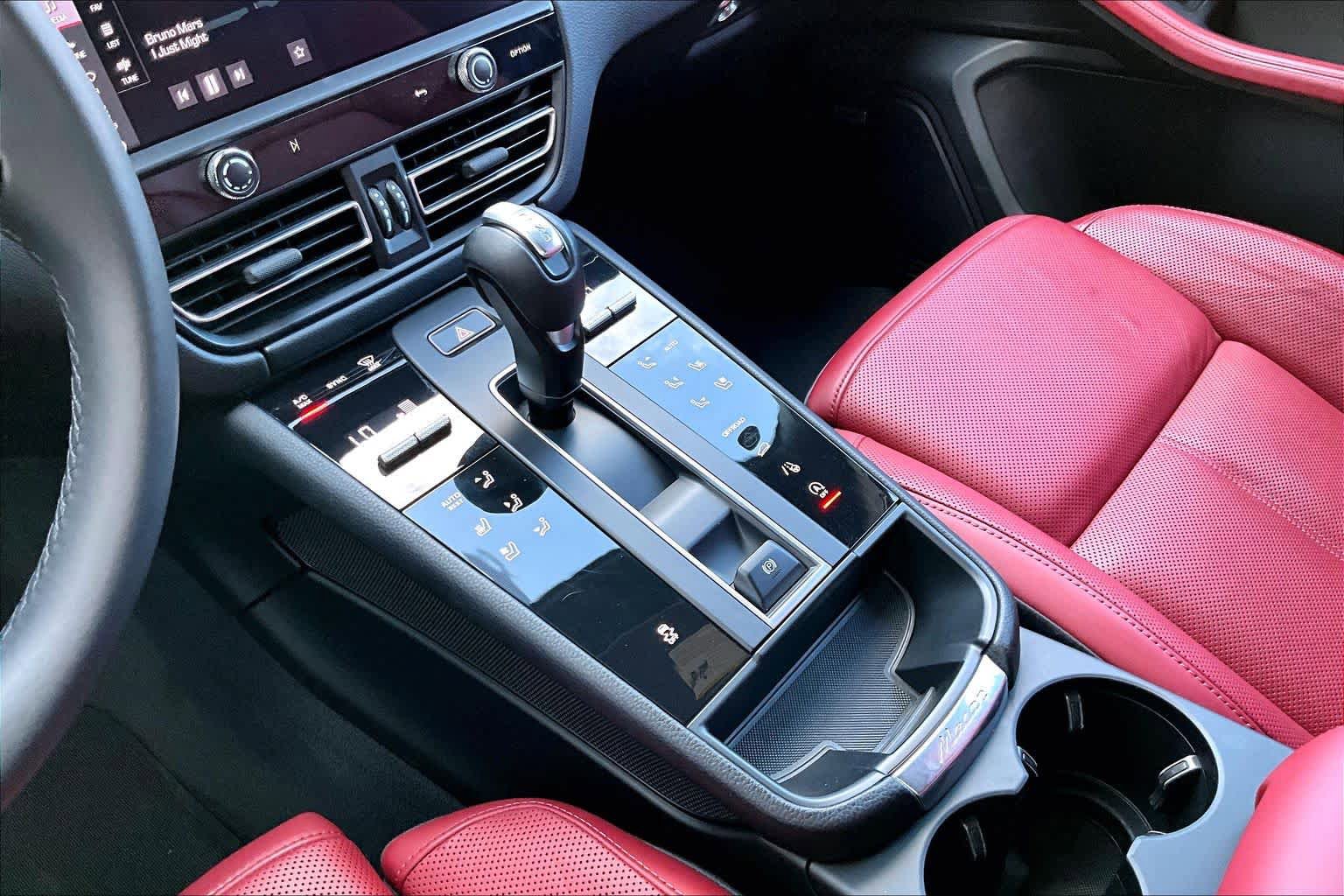 Used 2022 Porsche Macan image 17