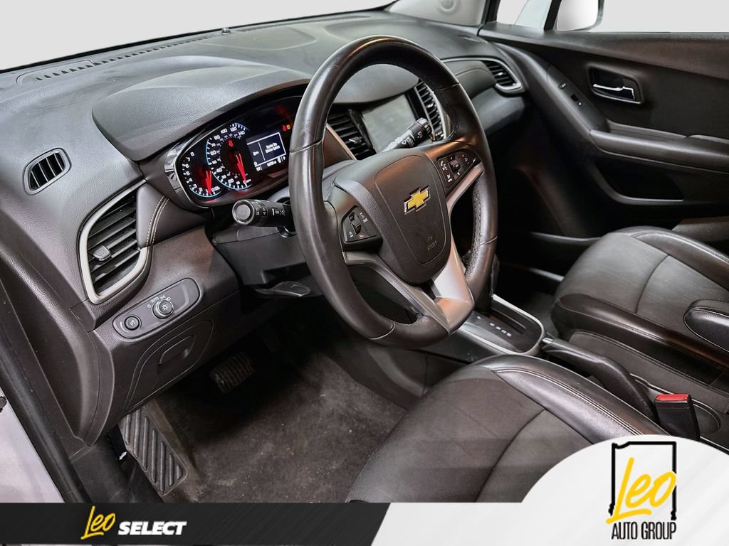 Used 2018 Chevrolet Trax LT w/ LT Convenience Package FWD image 12