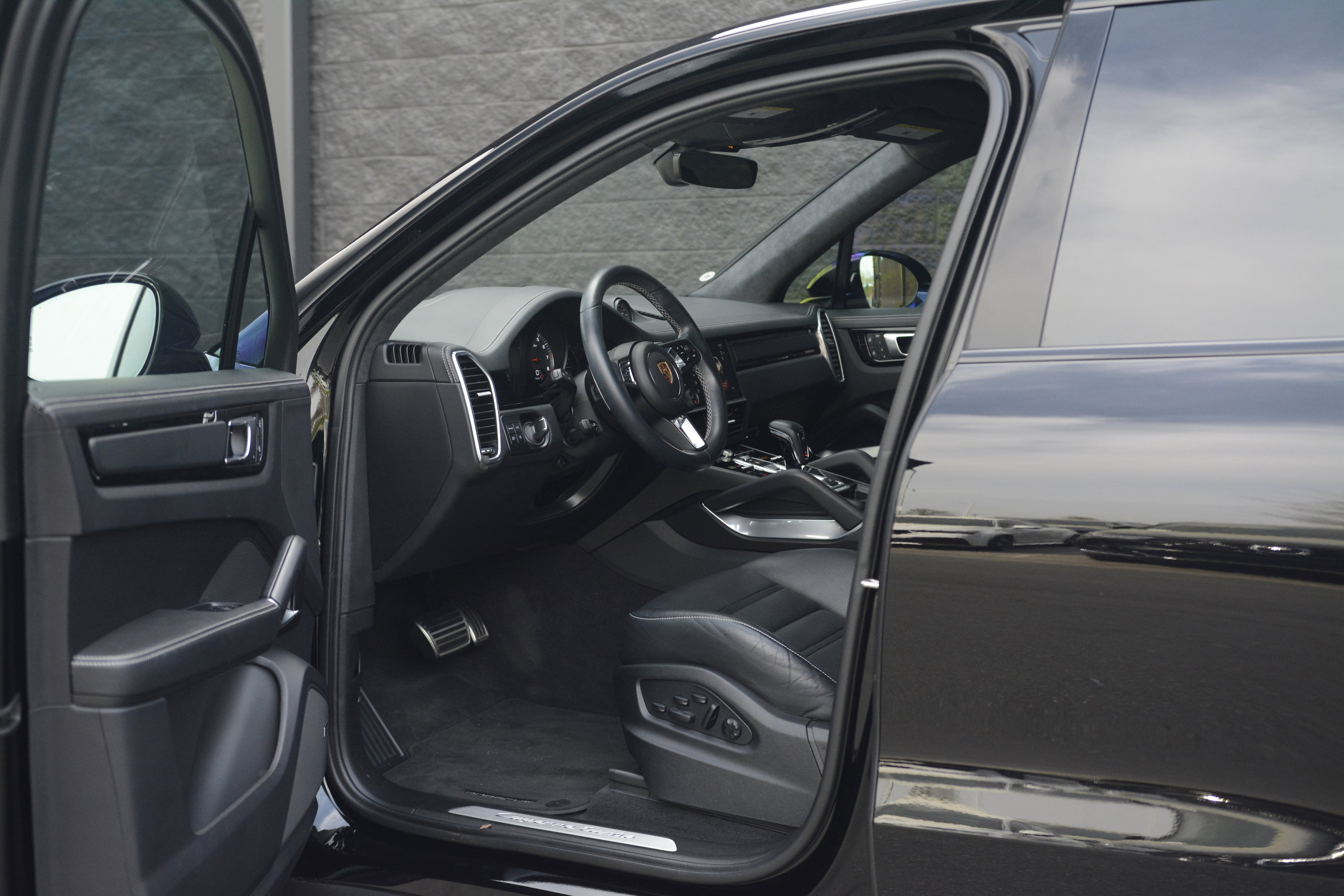 Certified 2023 Porsche Cayenne Turbo image 15