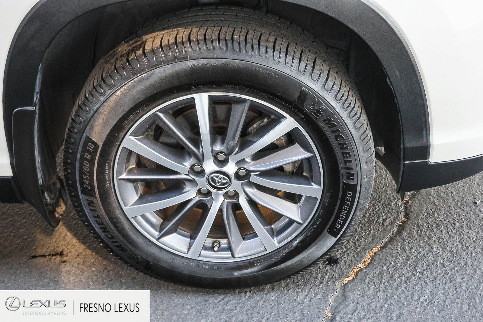 Used 2019 Toyota Highlander XLE w/ Carpet Mat Package (TMS) image 9