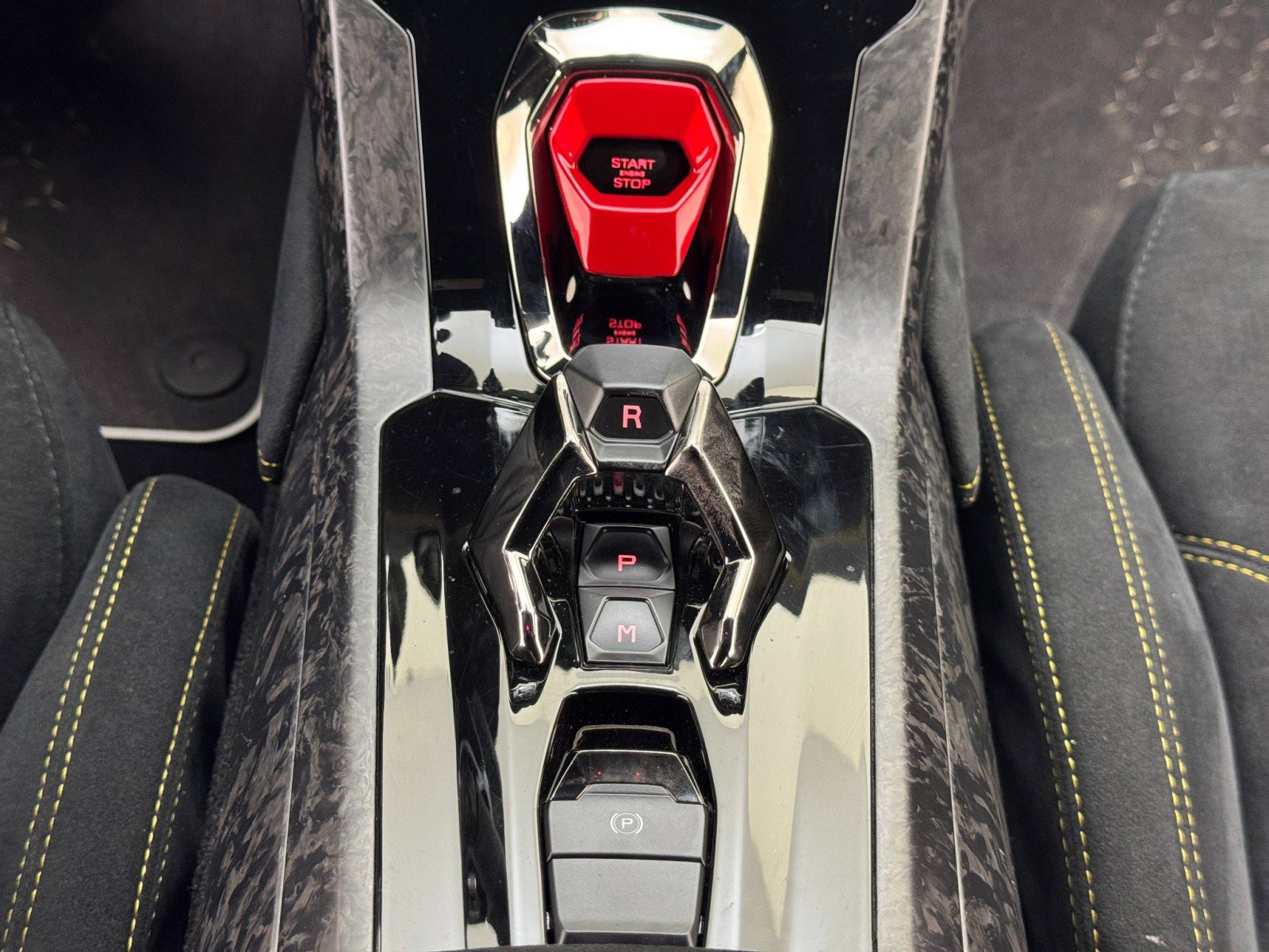 Used 2018 Lamborghini Huracan Performante image 32