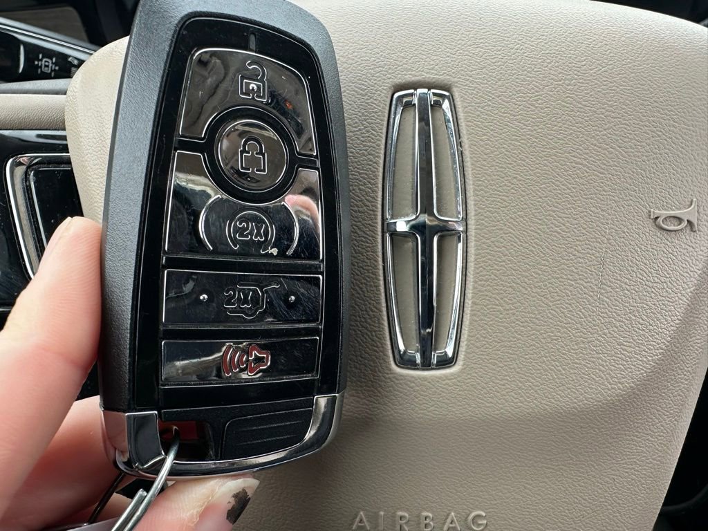 Used 2021 Lincoln Corsair Reserve image 19