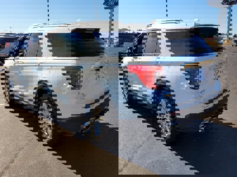 Used 2024 Ford Explorer King Ranch w/ Technology Package image 8