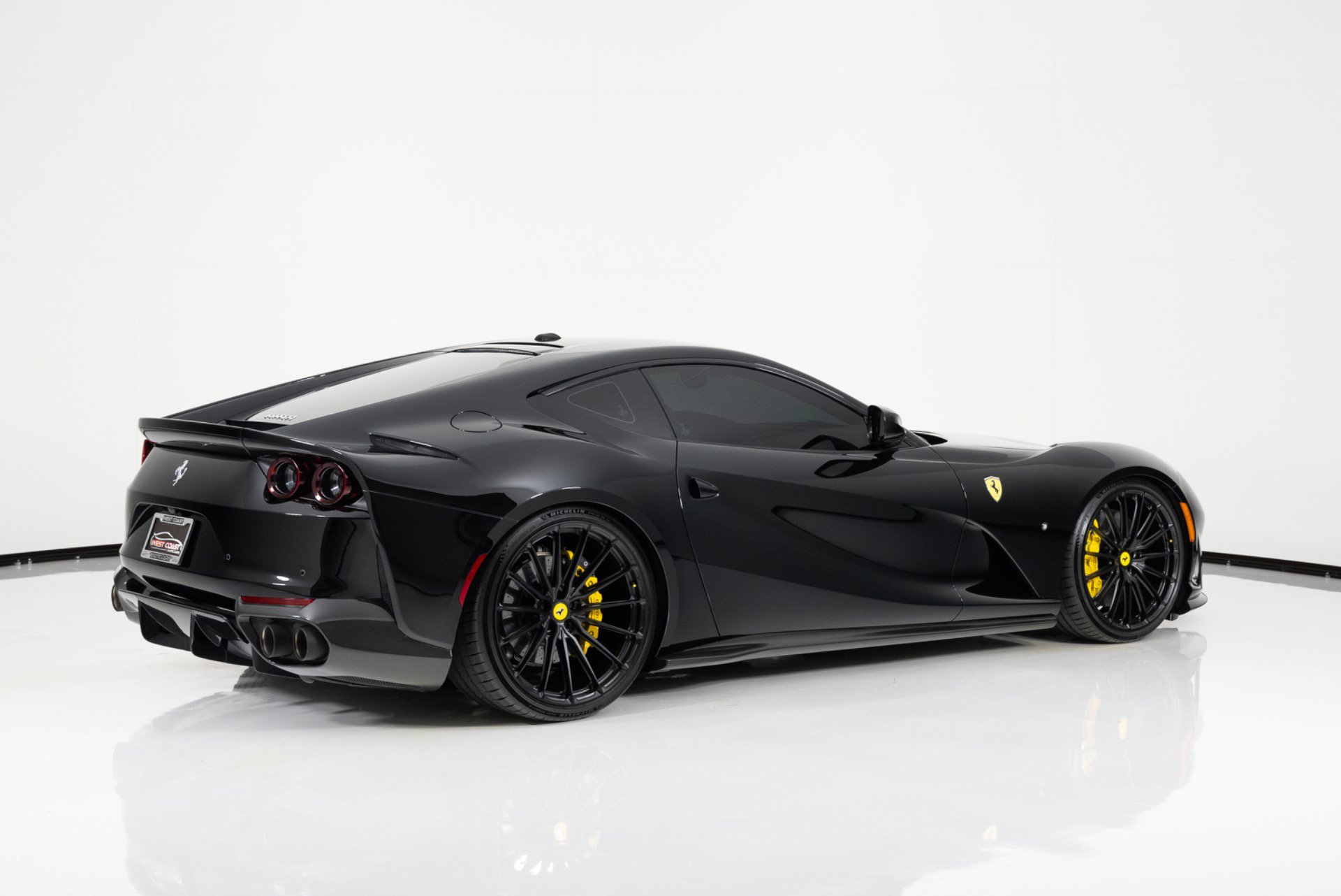 Used 2019 Ferrari 812 Superfast RWD image 3