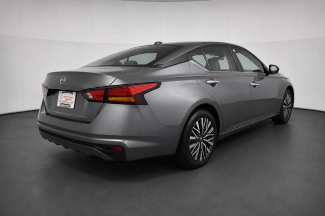Used 2025 Nissan Altima 2.5 SV FWD image 4
