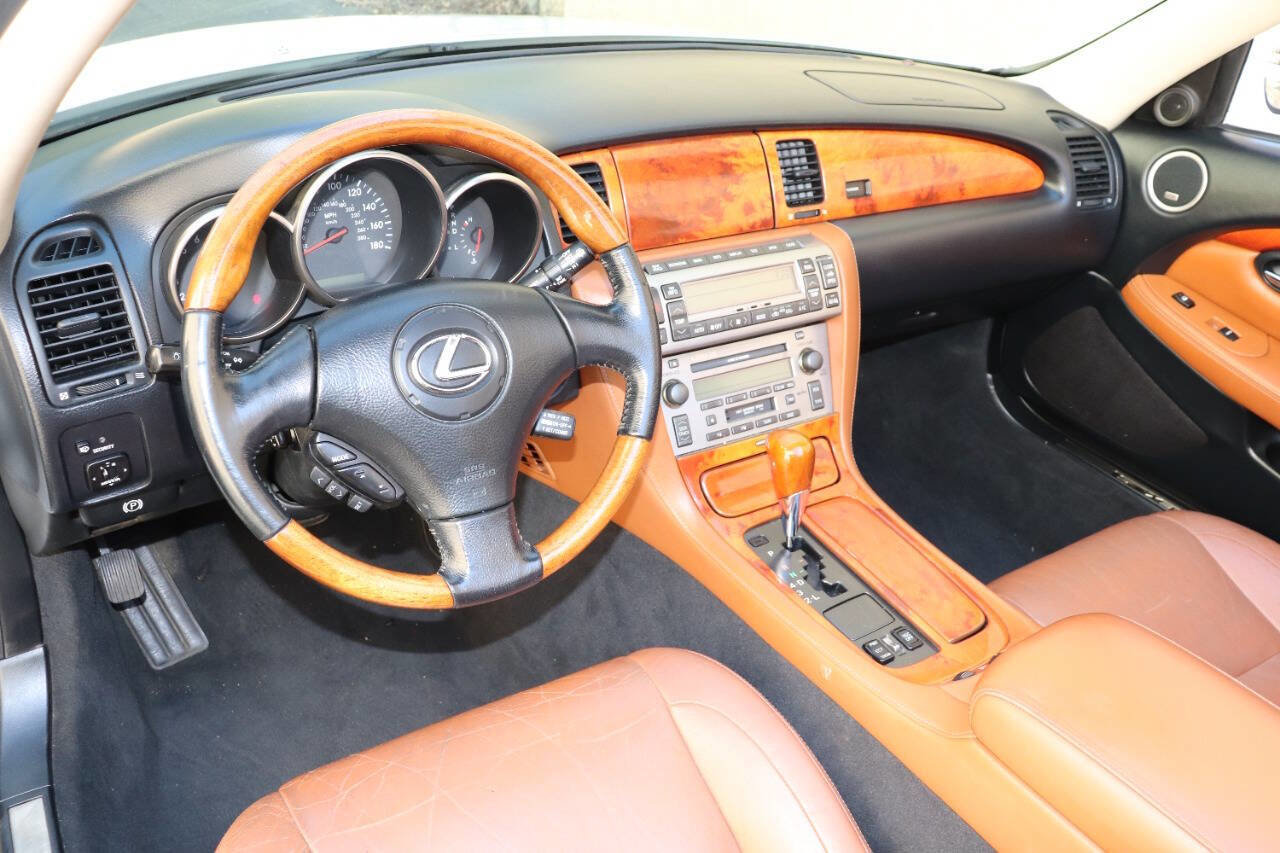 Used 2002 Lexus SC 430 Base 2dr Convertible RWD image 28