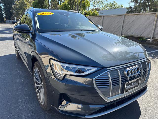 Used 2019 Audi e-tron Prestige w/ Prestige Package image 2