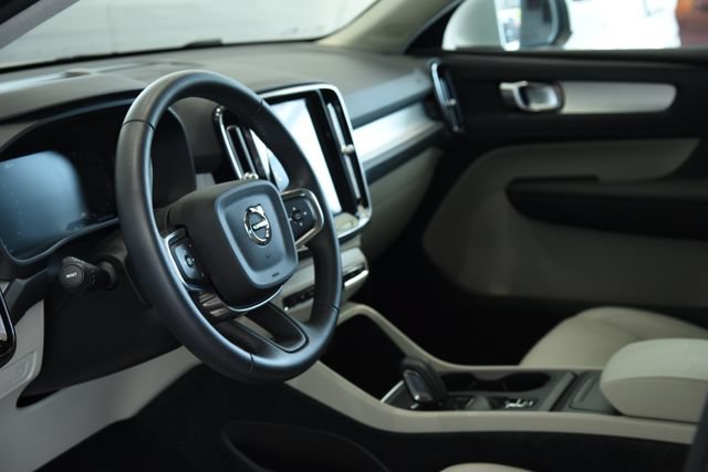 Used 2021 Volvo XC40 T5 Momentum w/ Premium Package AWD/4WD image 13