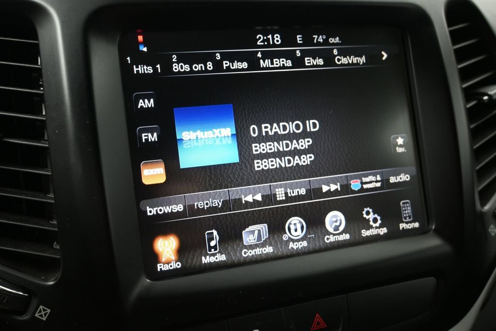 Used 2018 Jeep Cherokee Latitude Plus w/ Cold Weather Group AWD/4WD image 17
