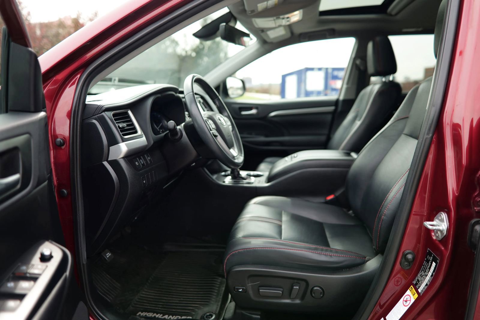 Used 2019 Toyota Highlander SE AWD/4WD image 19