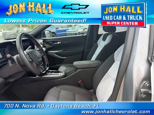 Used 2025 Chevrolet Trax RS w/ Driver Confidence Package FWD image 19