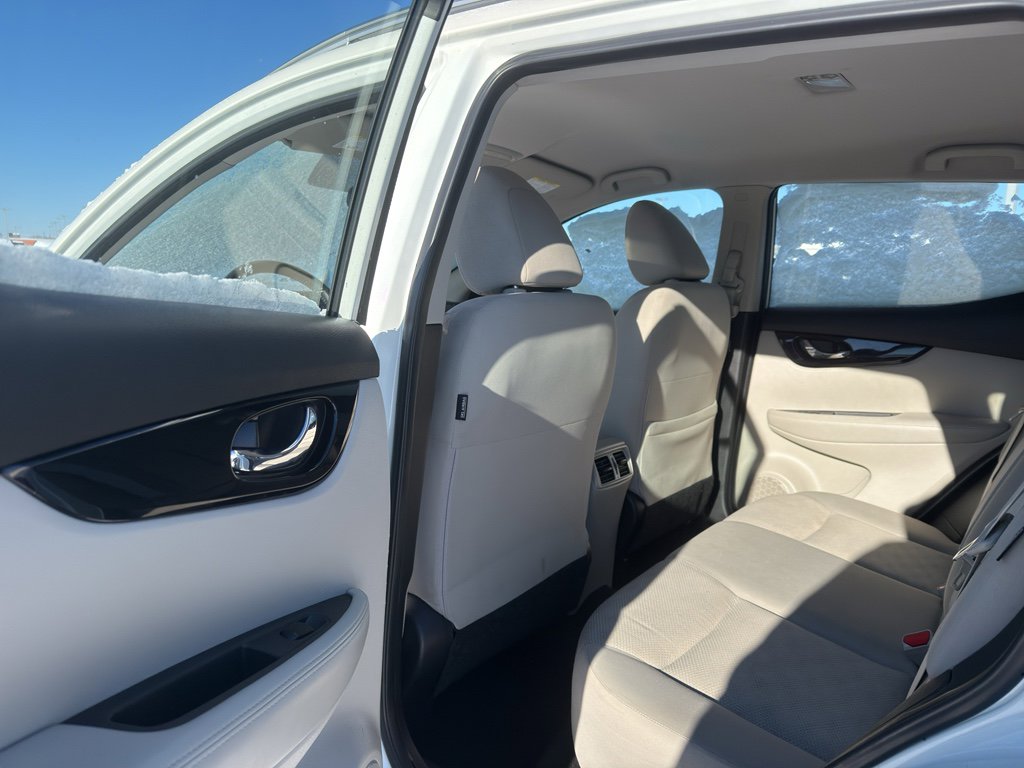 Certified 2021 Nissan Rogue Sport SV image 30