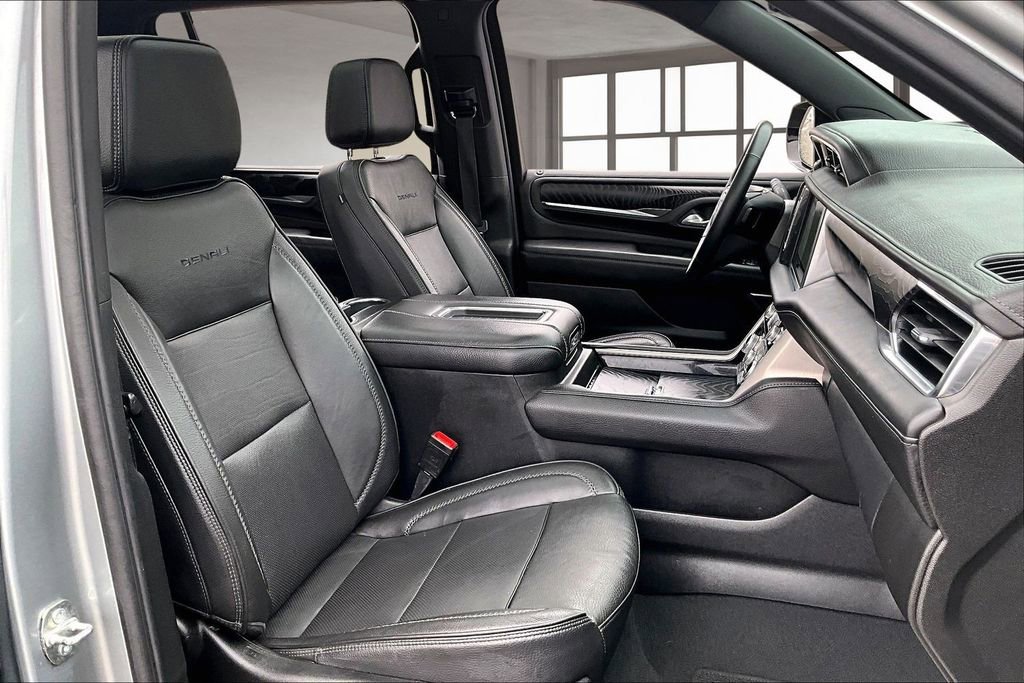 Used 2024 GMC Yukon XL Denali RWD image 30
