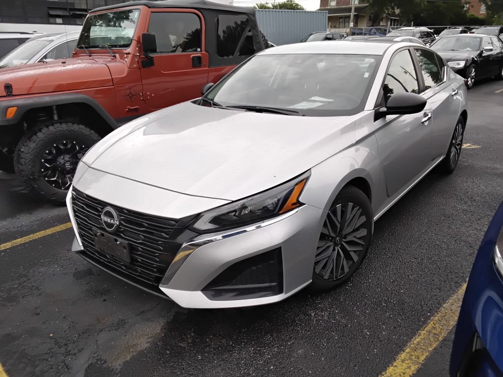 Used 2024 Nissan Altima 2.5 SV FWD image 5