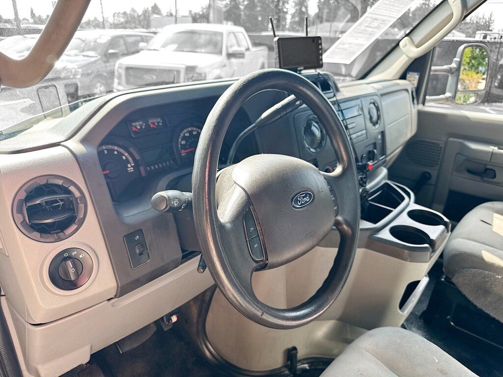 Used 2015 Ford E-350 and Econoline 350 Super Duty RWD image 9