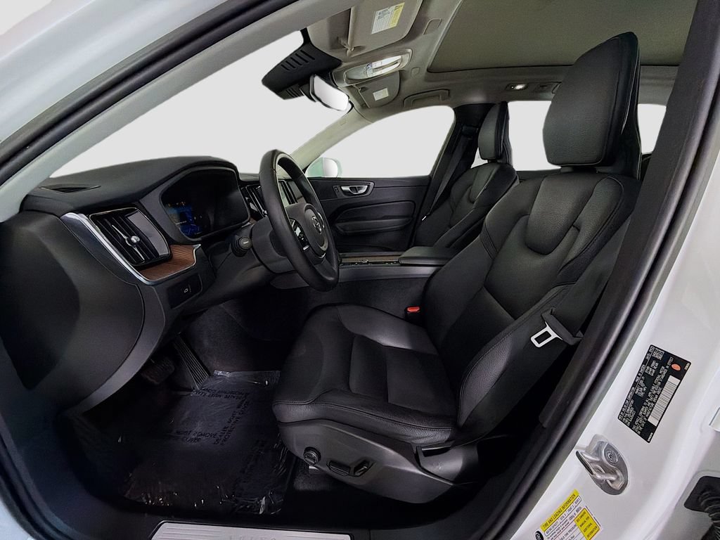 Used 2023 Volvo XC60 B5 Plus AWD/4WD image 21