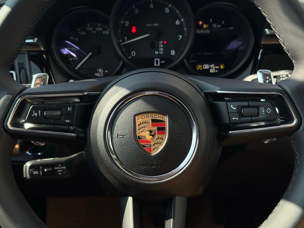 Certified 2025 Porsche Macan AWD/4WD image 41