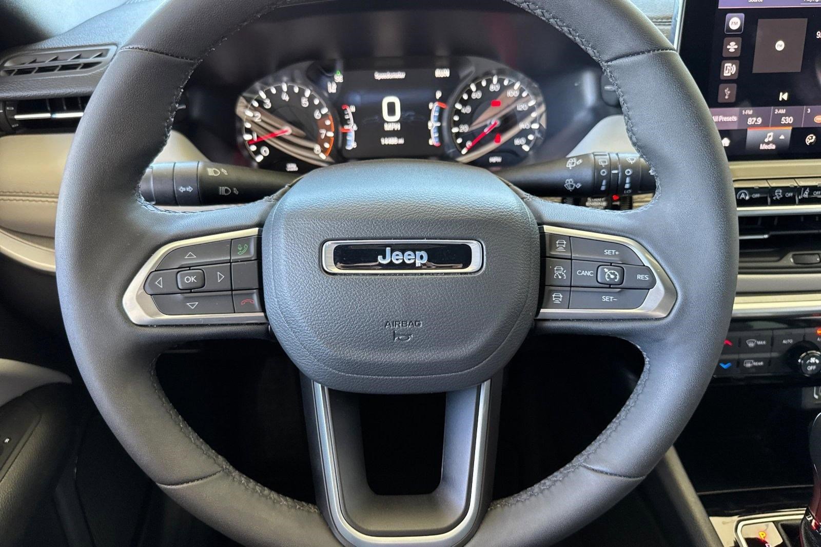 Used 2025 Jeep Compass Limited image 16