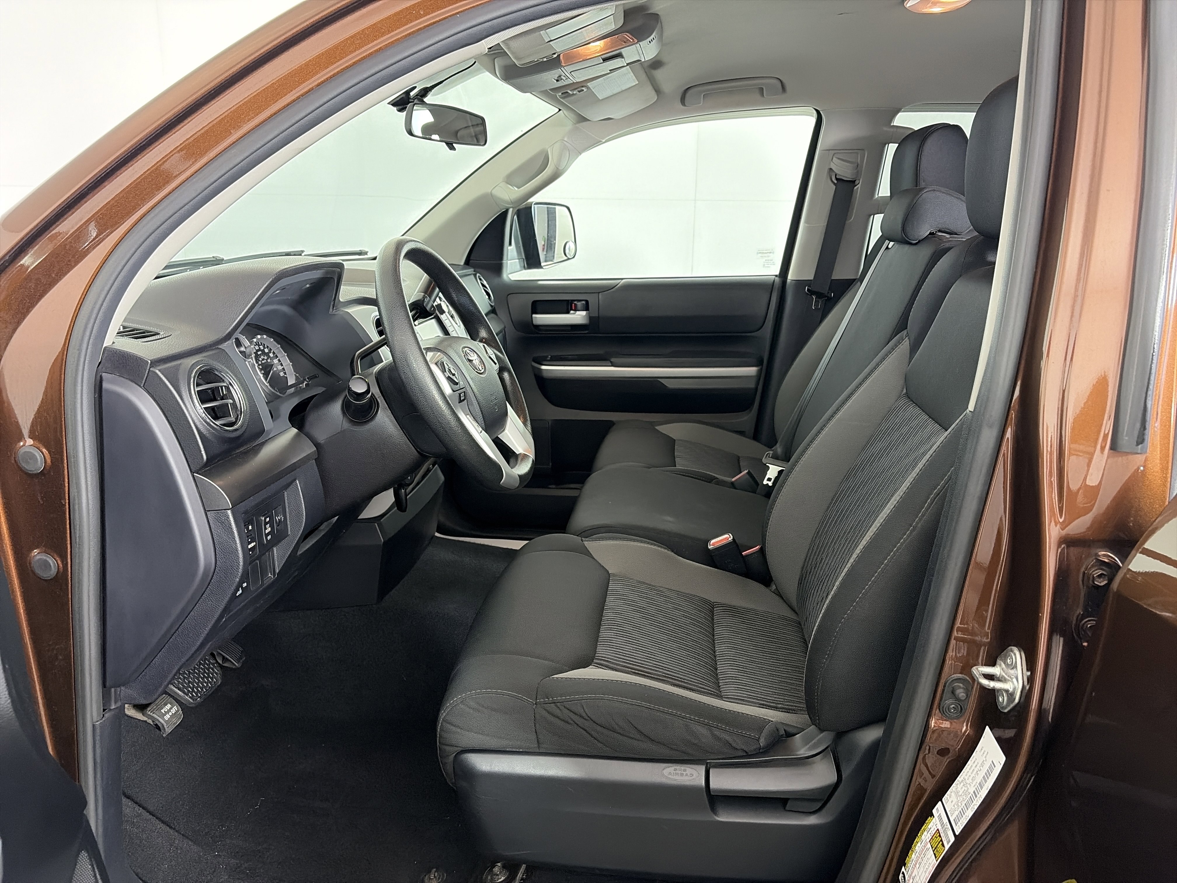 Used 2017 Toyota Tundra SR5 image 6