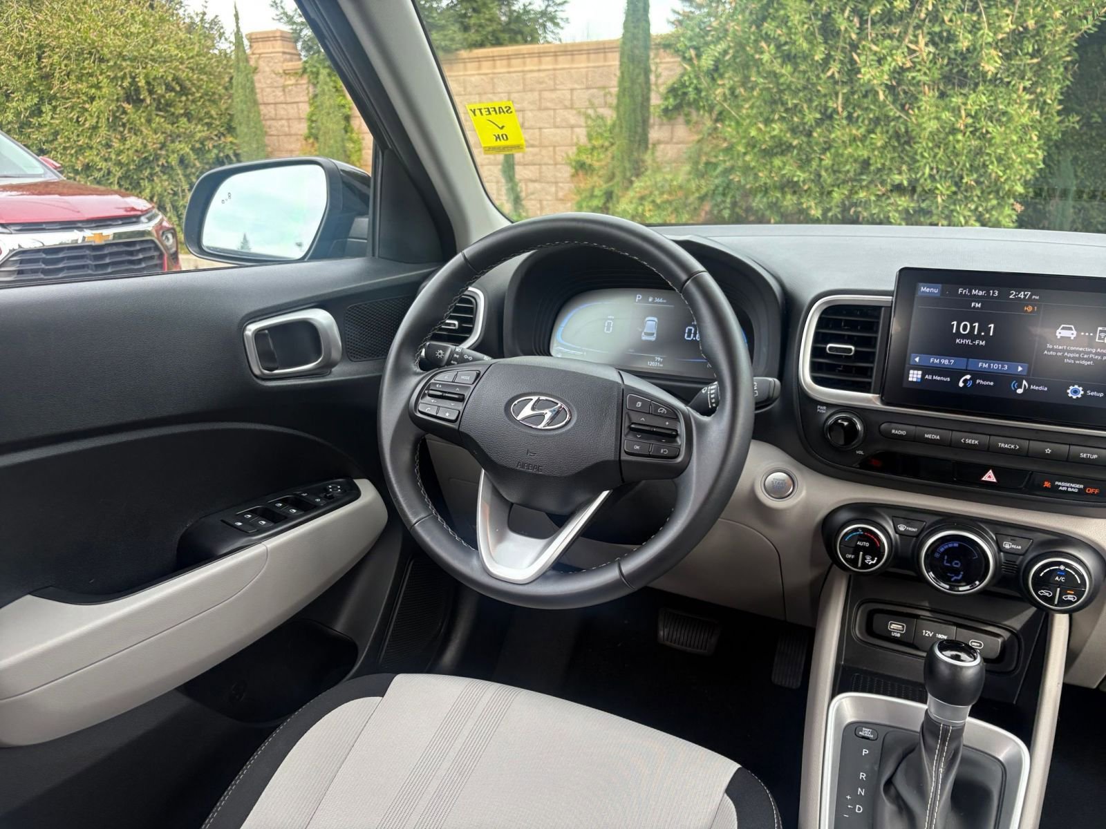 Used 2025 Hyundai Venue SEL image 34