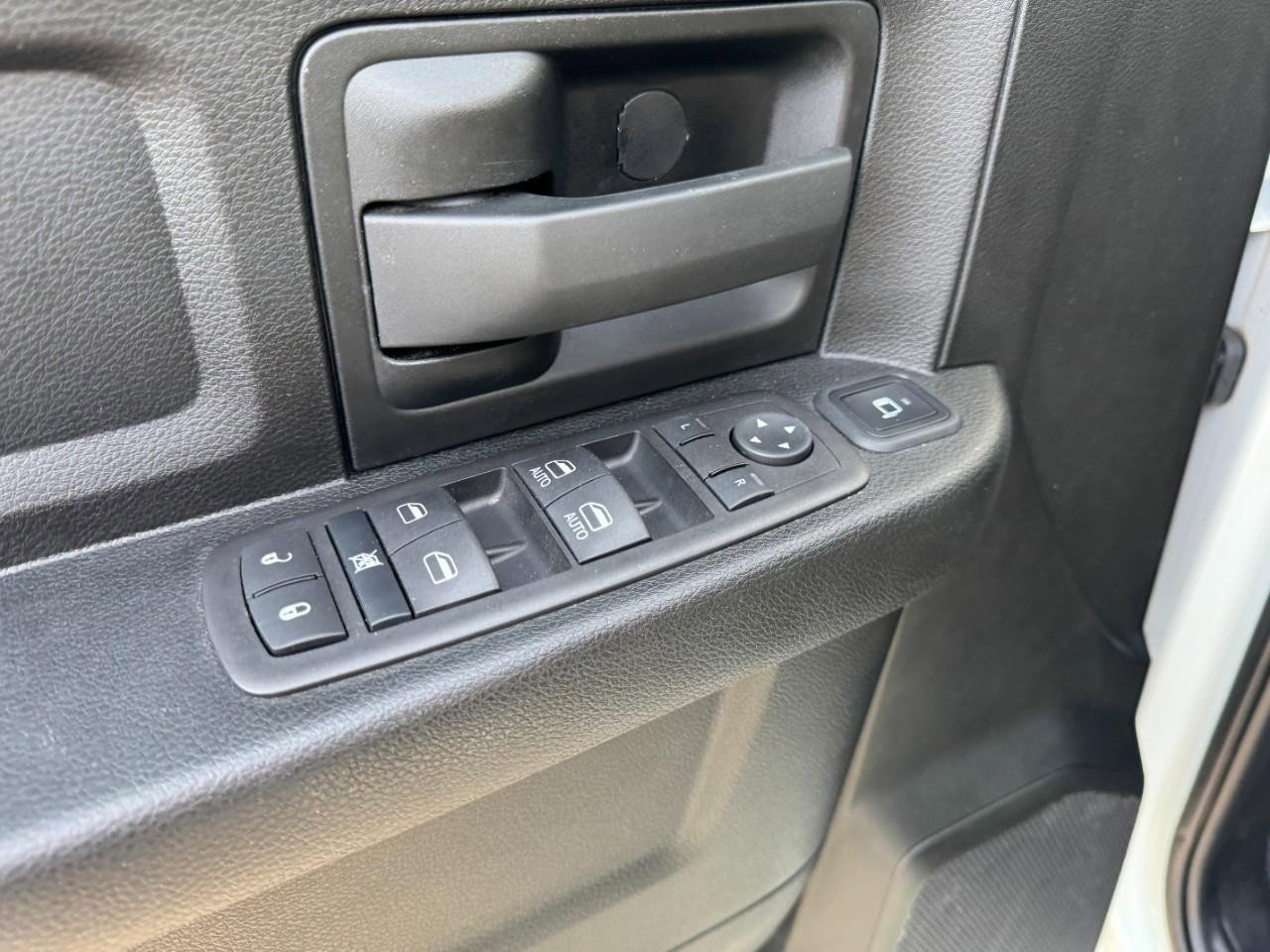 Used 2024 RAM 2500 Tradesman w/ Chrome Appearance Group AWD/4WD image 15